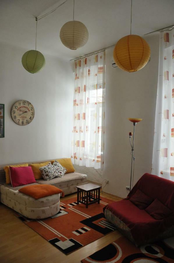 Angie Apartman *